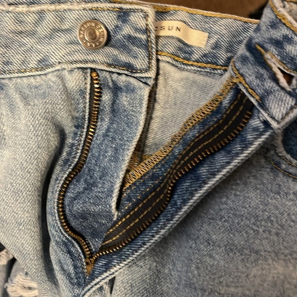 PACSUN 90’s Boyfriend High-Rise Distressed Jeans - Picture 3 of 9